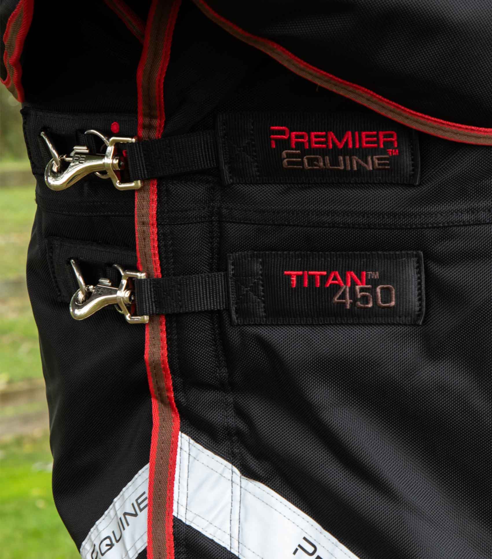 Titan 450g Turnout Rug with Snug-Fit Neck Cover - Image 3