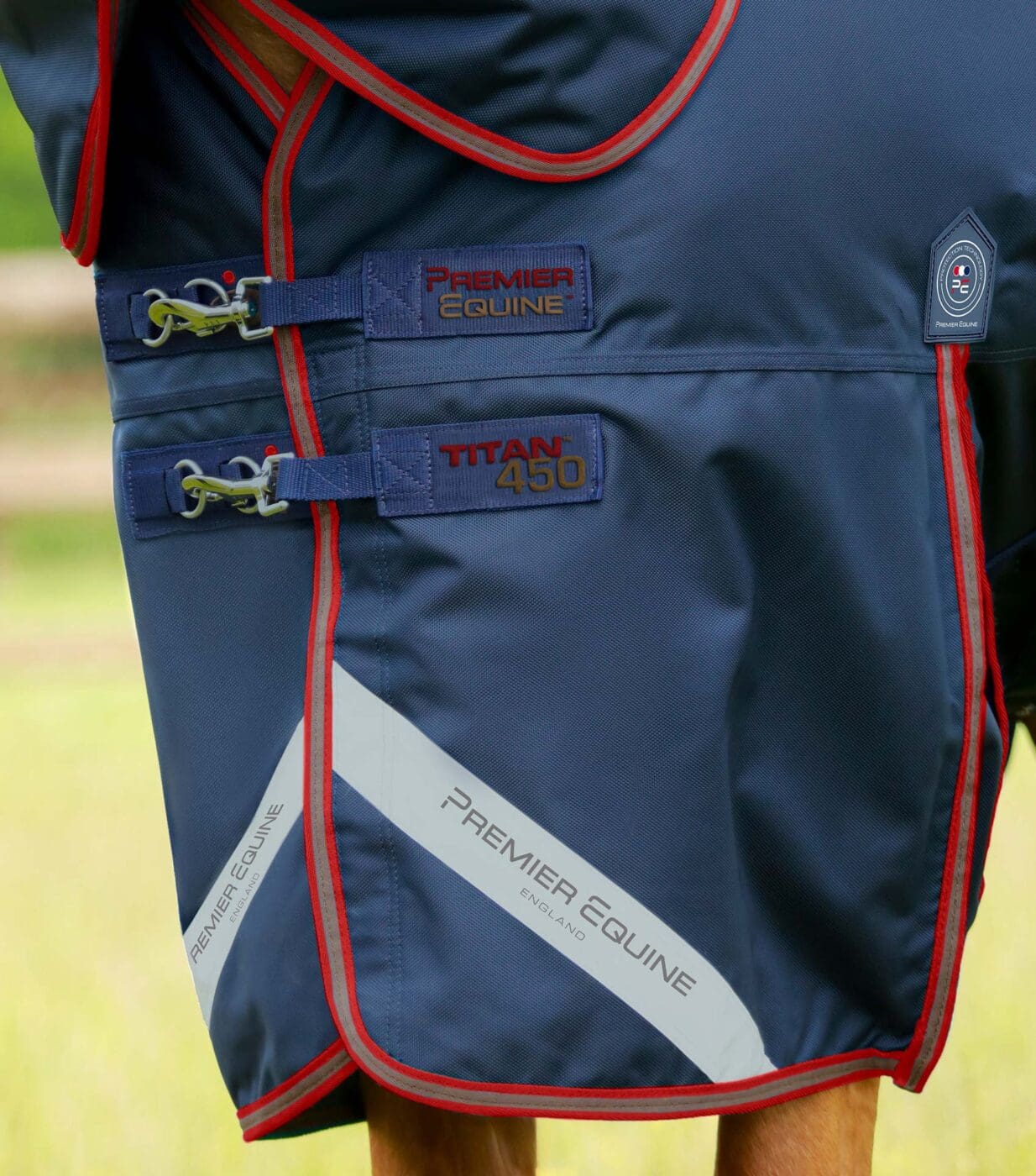 Titan 450g Turnout Rug with Snug-Fit Neck Cover - Image 8